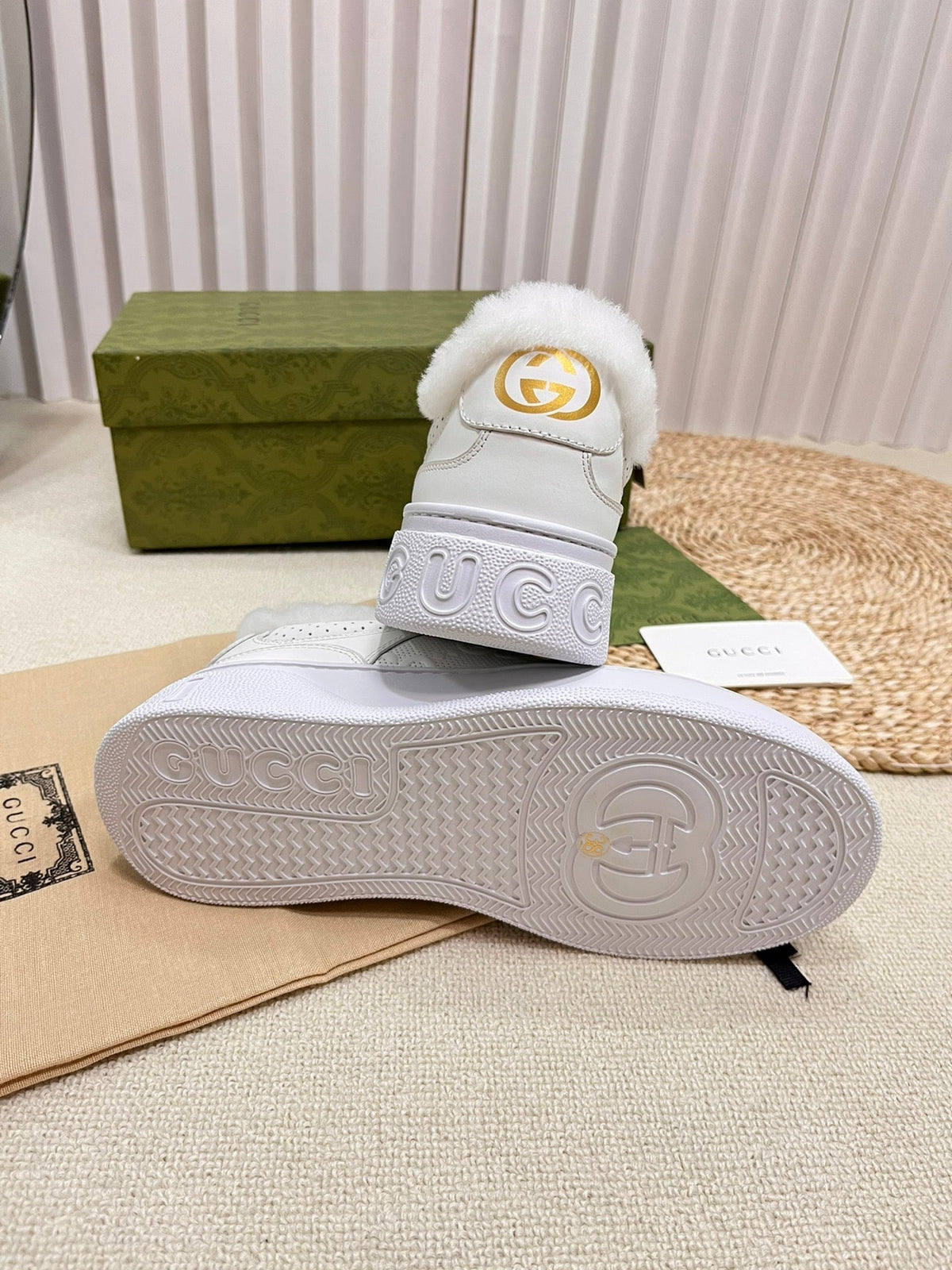 SNEAKER IN RICE WHITE CALFSKIN AND LAMB WOOL LINING
