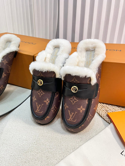 FLAT MULE IN CHESTNUT BROWN MONOGRAM CALFSKIN AND SHEARLING LINING