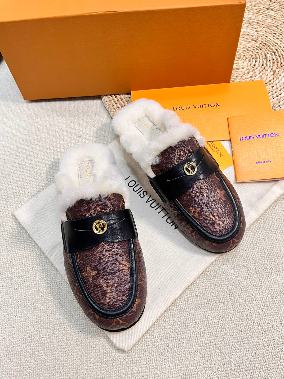 FLAT MULE IN CHESTNUT BROWN MONOGRAM CALFSKIN AND SHEARLING LINING