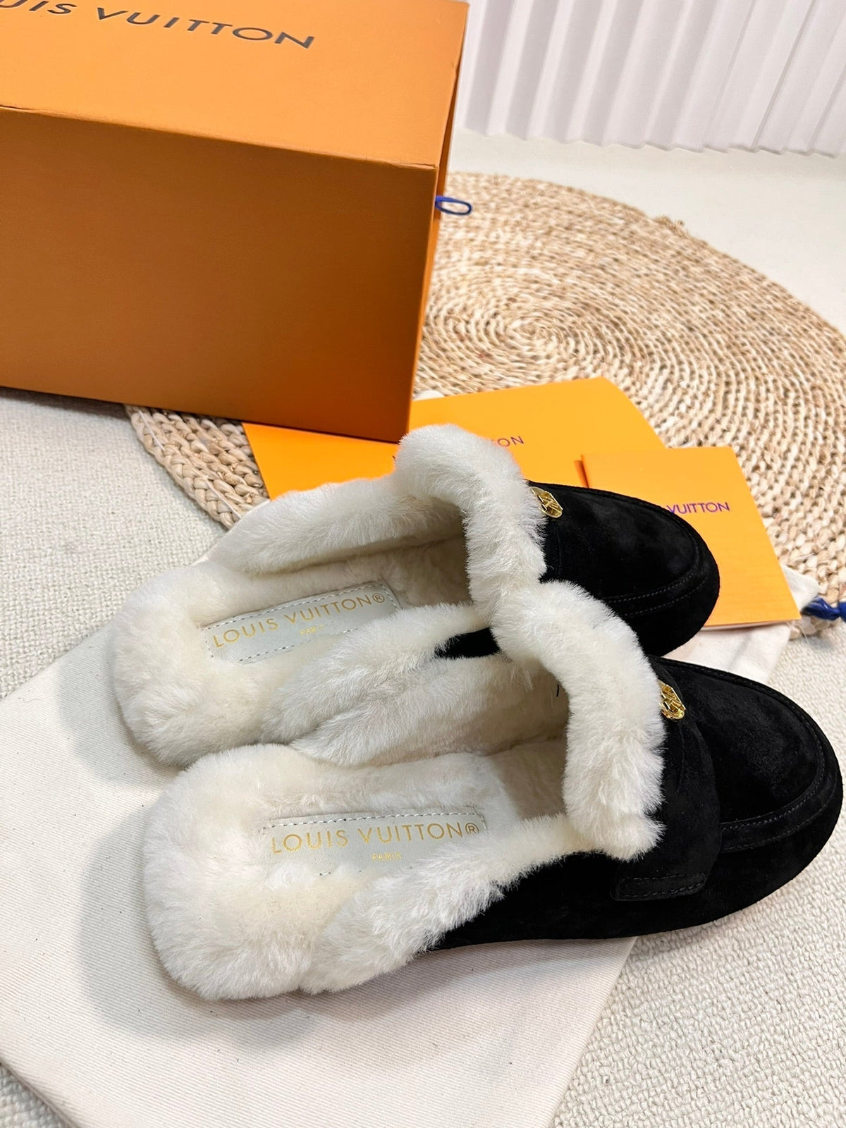 LV COSY FLAT COMFORT CLOG IN BLACK SUEDE AND SHEARLING LINING