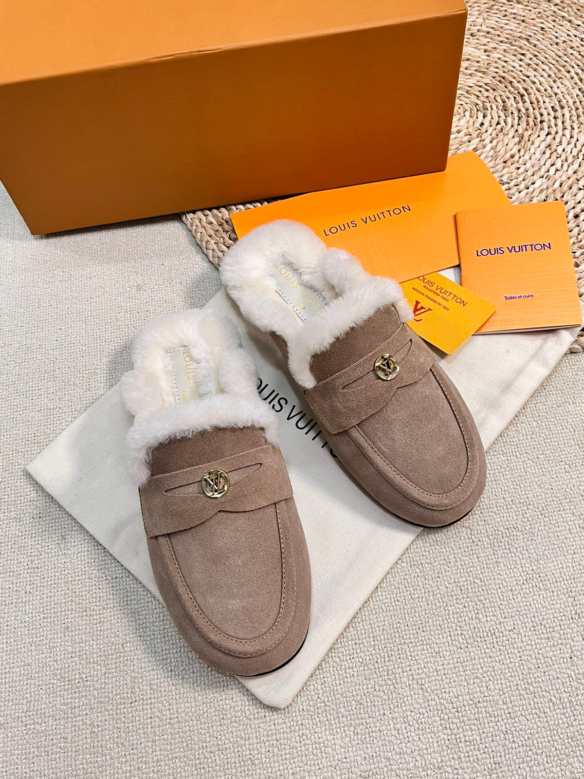 LV COSY FLAT COMFORT CLOG IN MEDIUM BROWN SUEDE AND SHEARLING LINING