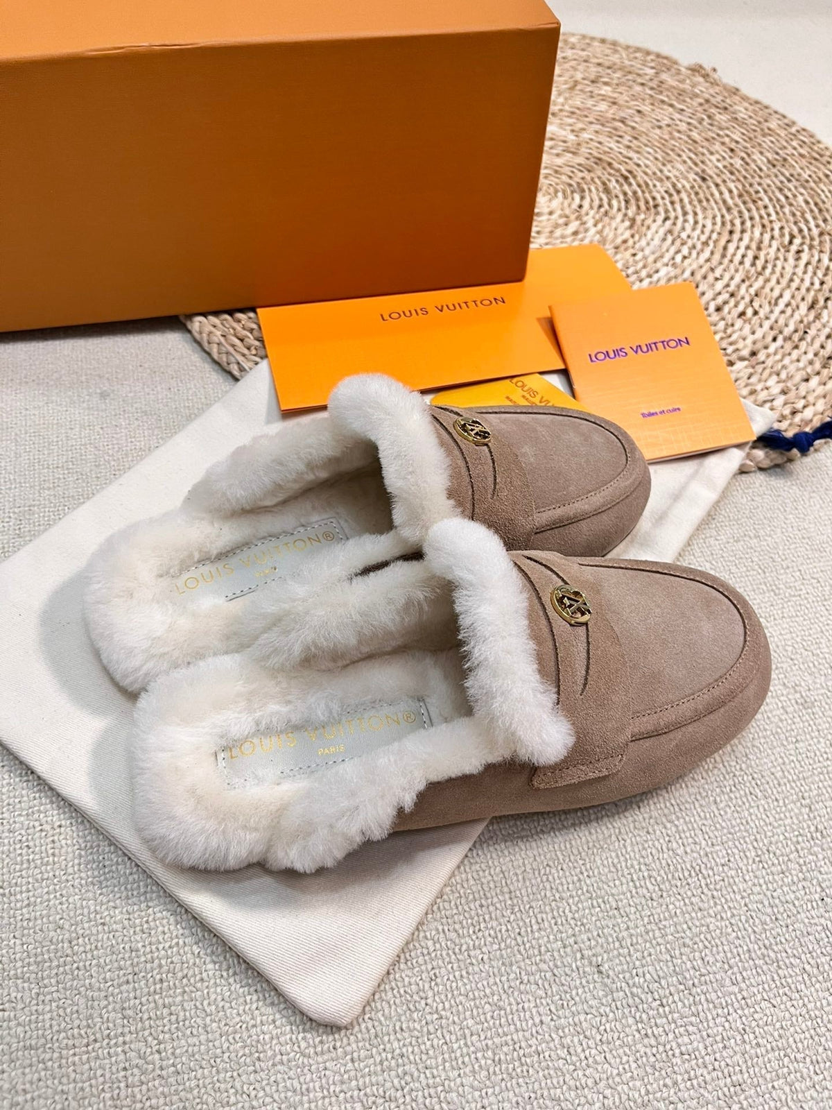 LV COSY FLAT COMFORT CLOG IN MEDIUM BROWN SUEDE AND SHEARLING LINING