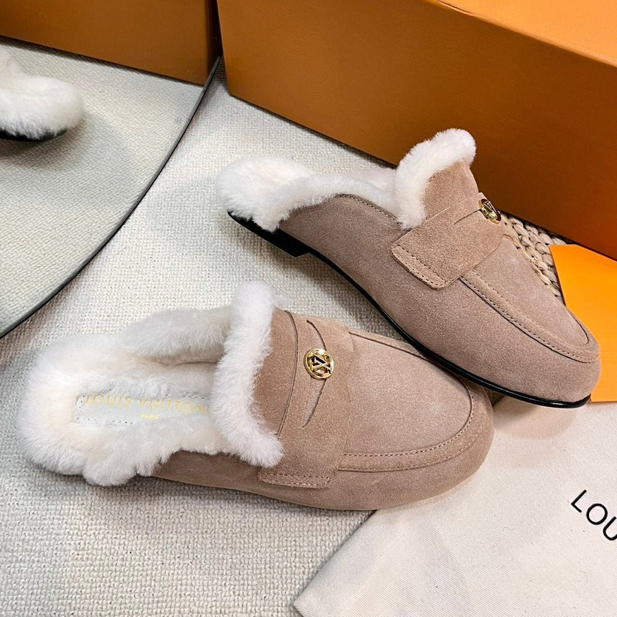 LV COSY FLAT COMFORT CLOG IN MEDIUM BROWN SUEDE AND SHEARLING LINING