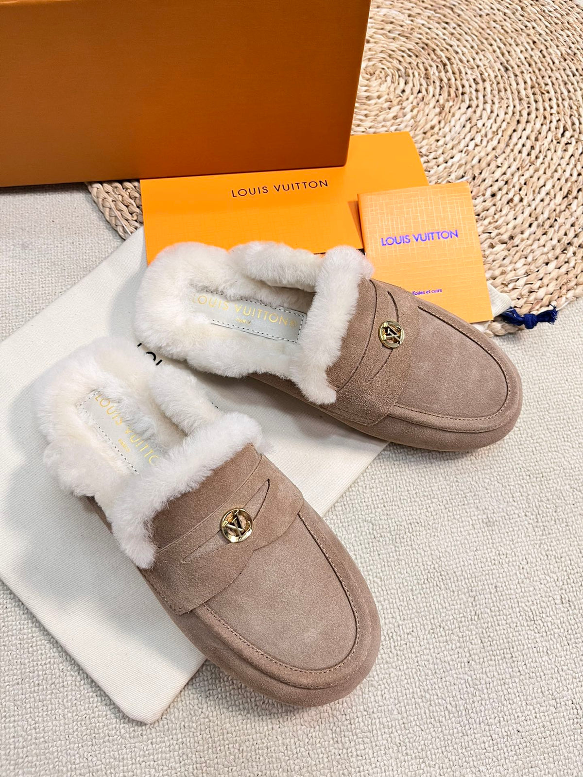 LV COSY FLAT COMFORT CLOG IN MEDIUM BROWN SUEDE AND SHEARLING LINING
