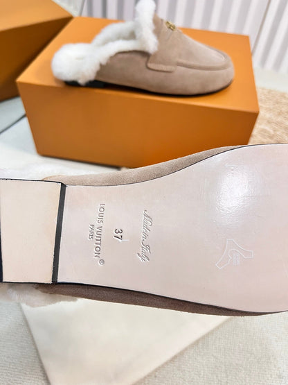 LV COSY FLAT COMFORT CLOG IN MEDIUM BROWN SUEDE AND SHEARLING LINING