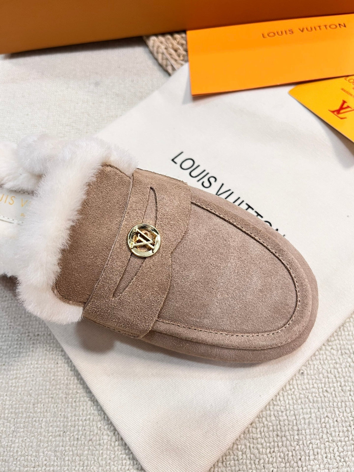 LV COSY FLAT COMFORT CLOG IN MEDIUM BROWN SUEDE AND SHEARLING LINING