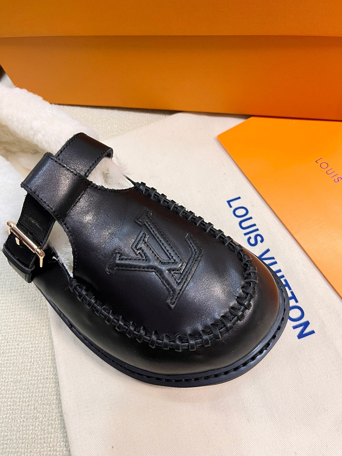 COLORADO COMFORT MARY JANE IN BLACK CALFSKIN AND SHEARLING LINING