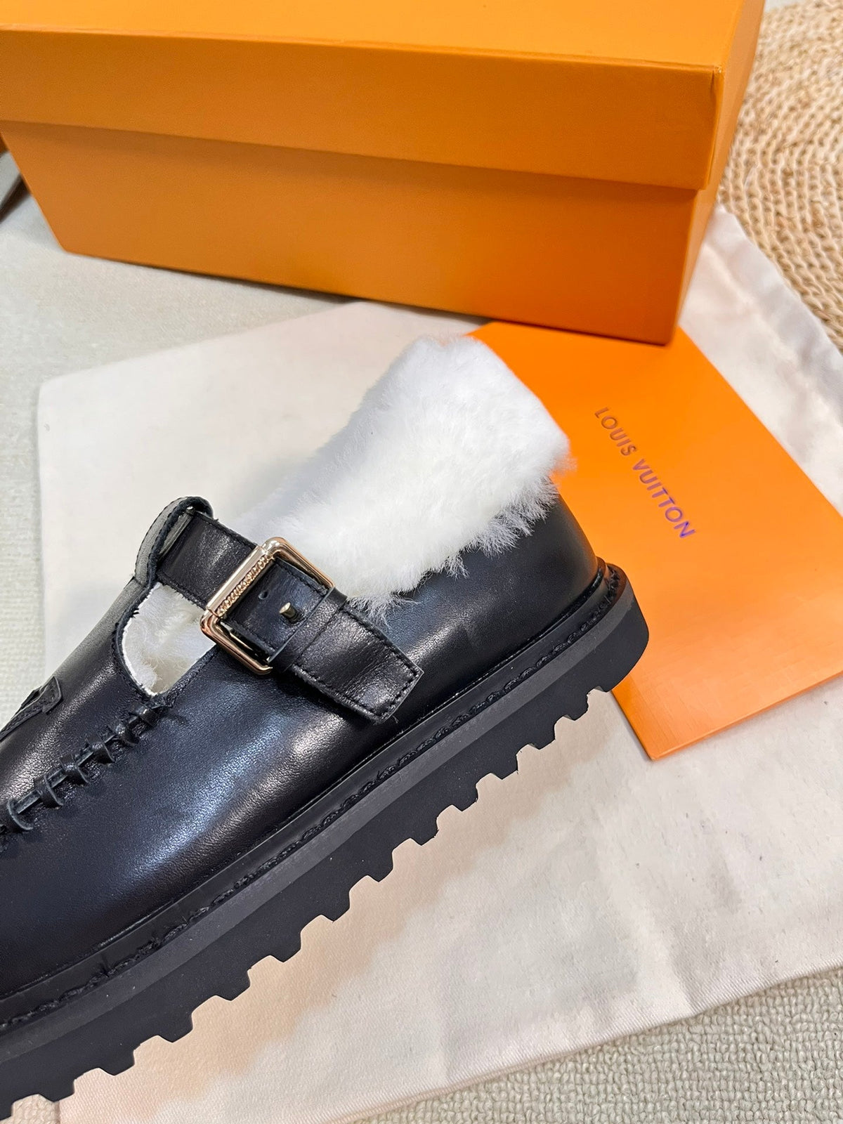 COLORADO COMFORT MARY JANE IN BLACK CALFSKIN AND SHEARLING LINING