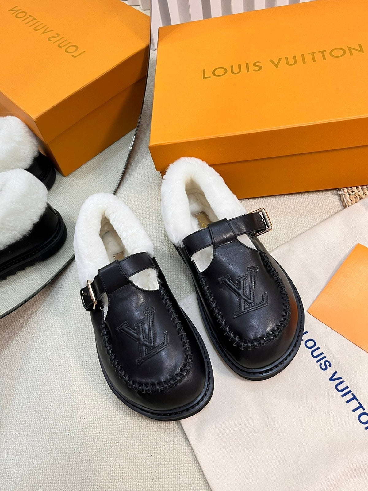 COLORADO COMFORT MARY JANE IN BLACK CALFSKIN AND SHEARLING LINING