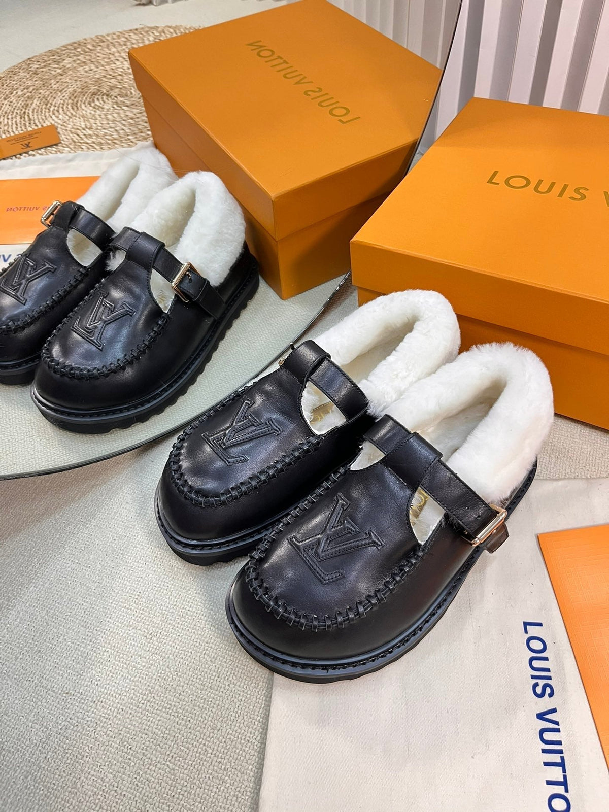 COLORADO COMFORT MARY JANE IN BLACK CALFSKIN AND SHEARLING LINING