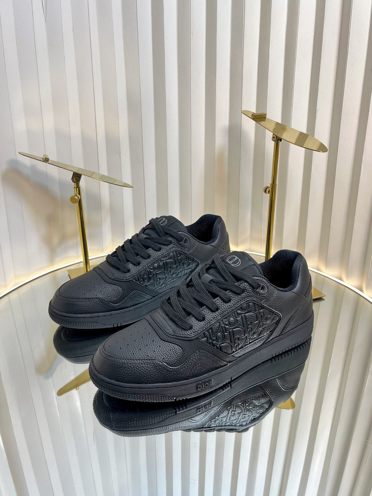 B27 LOW-TOP SNEAKER BLACK SMOOTH CALFSKIN