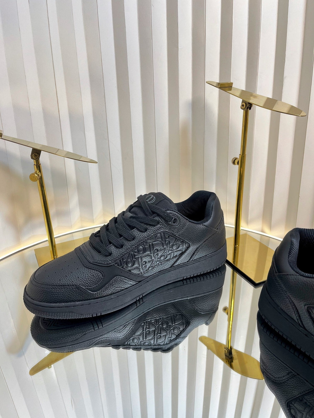 B27 LOW-TOP SNEAKER BLACK SMOOTH CALFSKIN