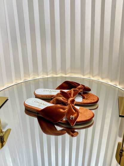 LACE SANDALS IN RUSSET BROWN VELVET