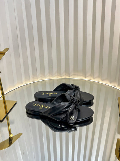 LACE SANDALS IN BLACK CALFSKIN