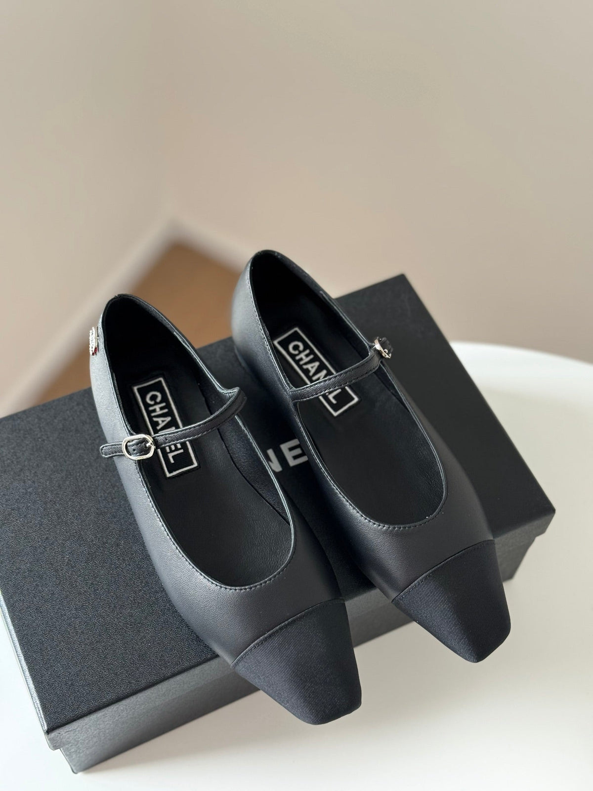 MARY JANE BLACK CALFSKIN