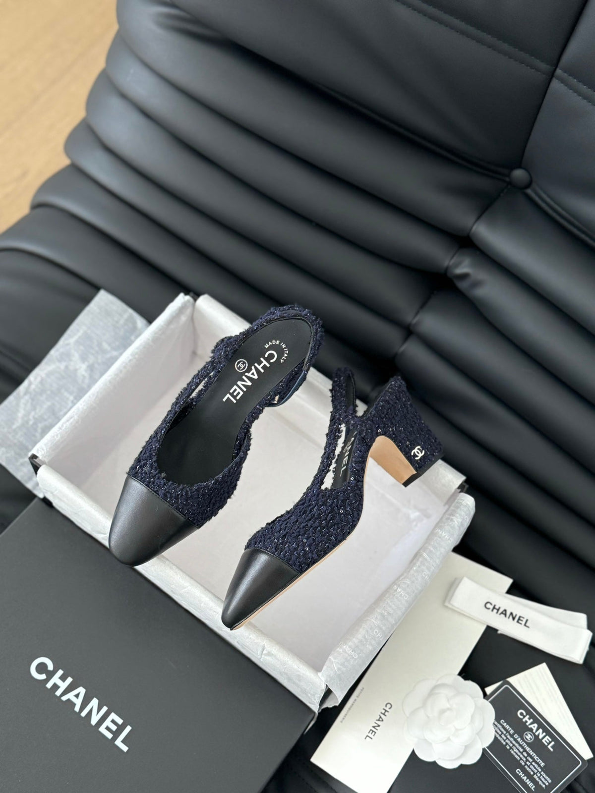 HIGH SLINGBACK IN NAVY BLUE TWEED AND BLACK LAMBSKIN