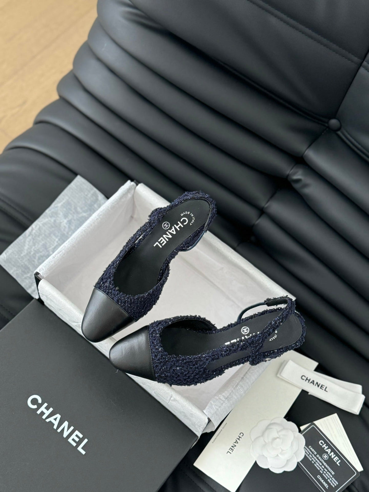 HIGH SLINGBACK IN NAVY BLUE TWEED AND BLACK LAMBSKIN