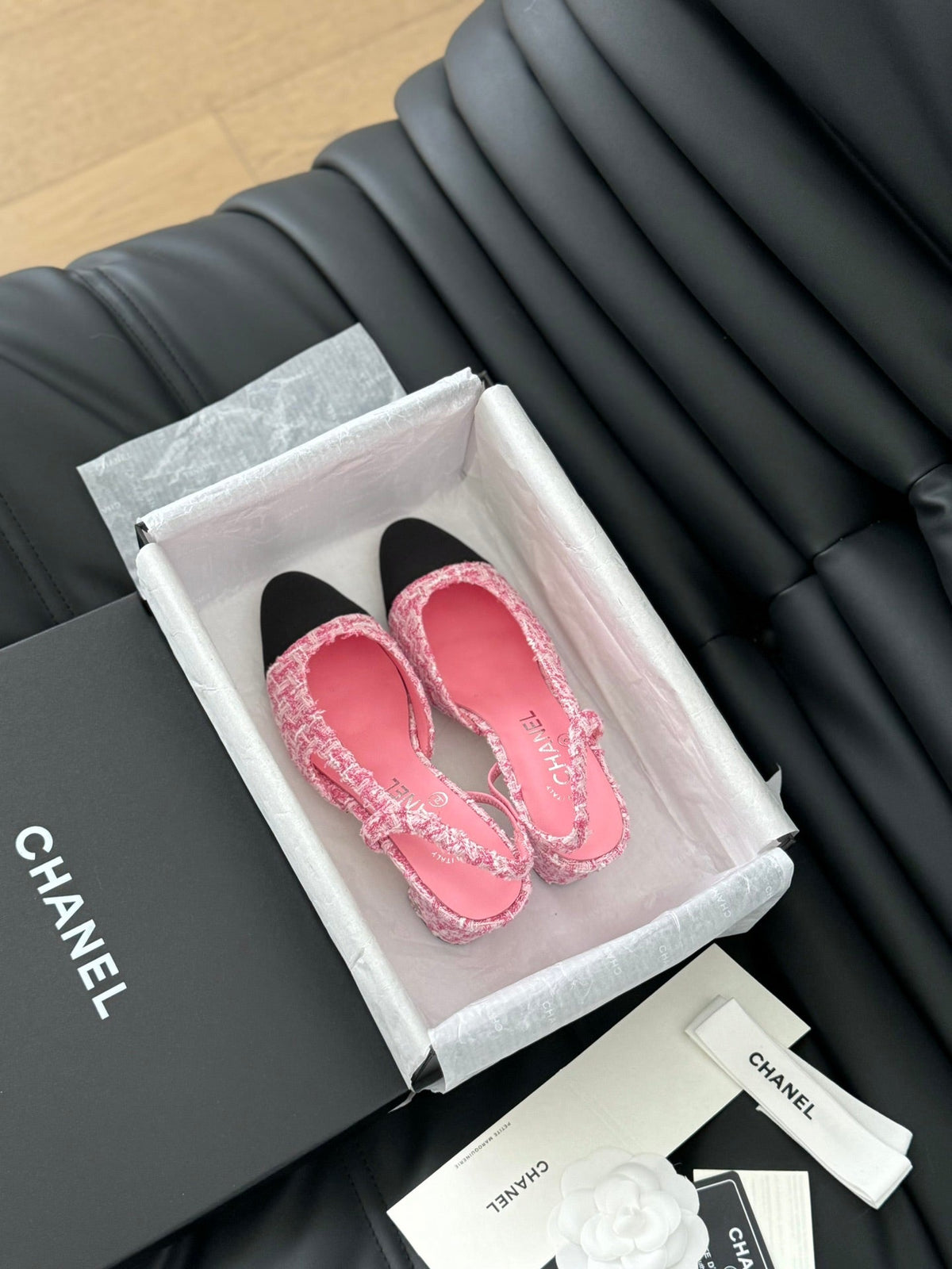 HIGH SLINGBACK IN LIGHT PINK TWEED AND BLACK LAMBSKIN