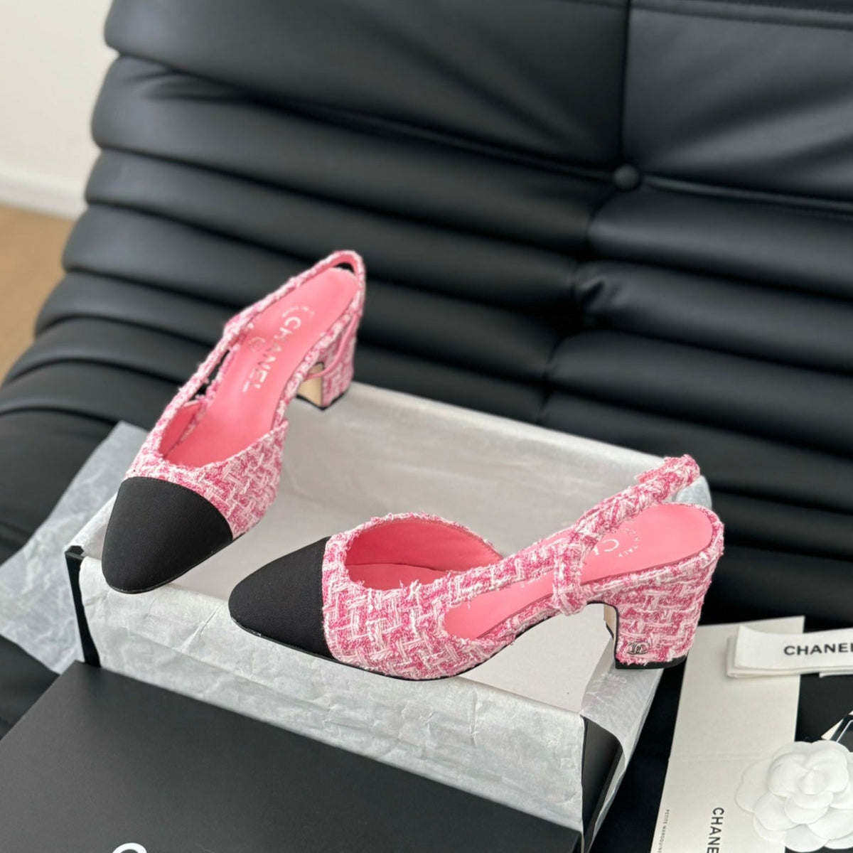 HIGH SLINGBACK IN LIGHT PINK TWEED AND BLACK LAMBSKIN