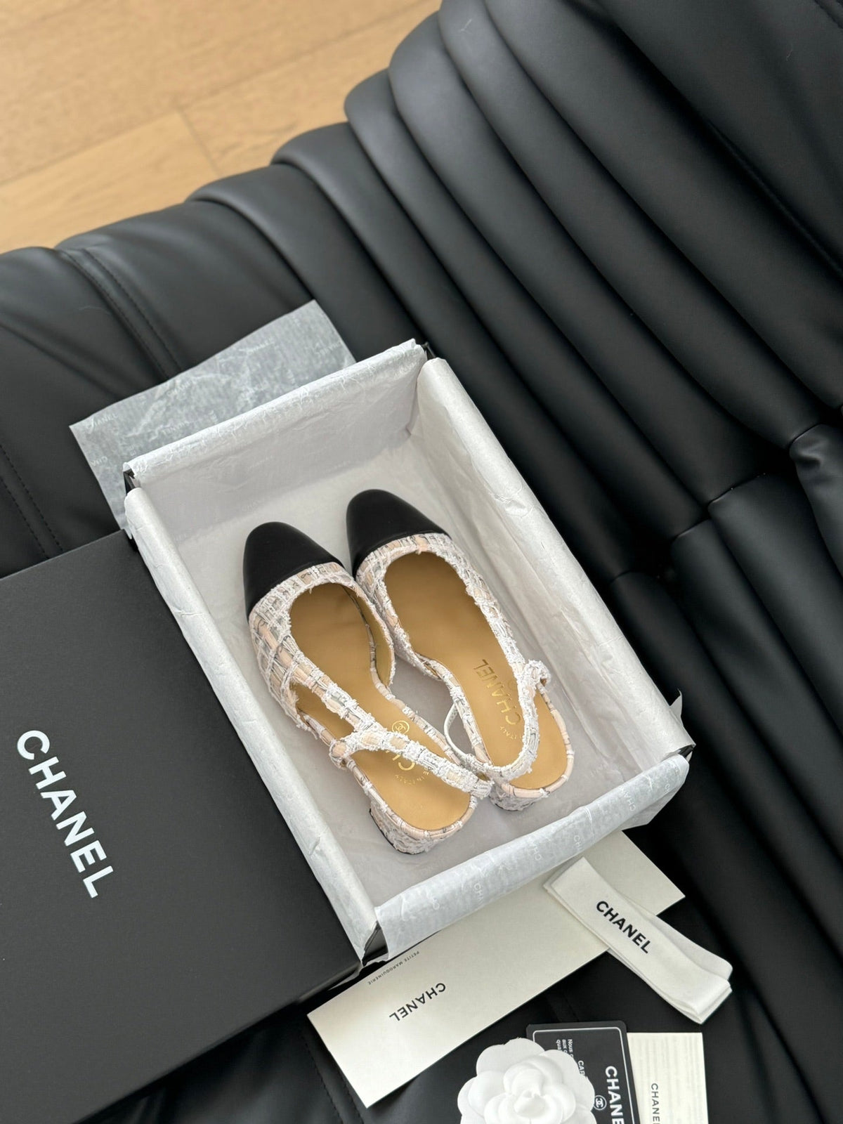 HIGH SLINGBACK IN BEIGE TWEED AND BLACK LAMBSKIN