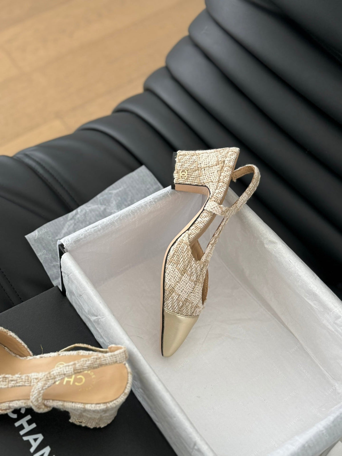 HIGH SLINGBACK IN BEIGE CREAM TWEED AND GOLDEN LAMBSKIN