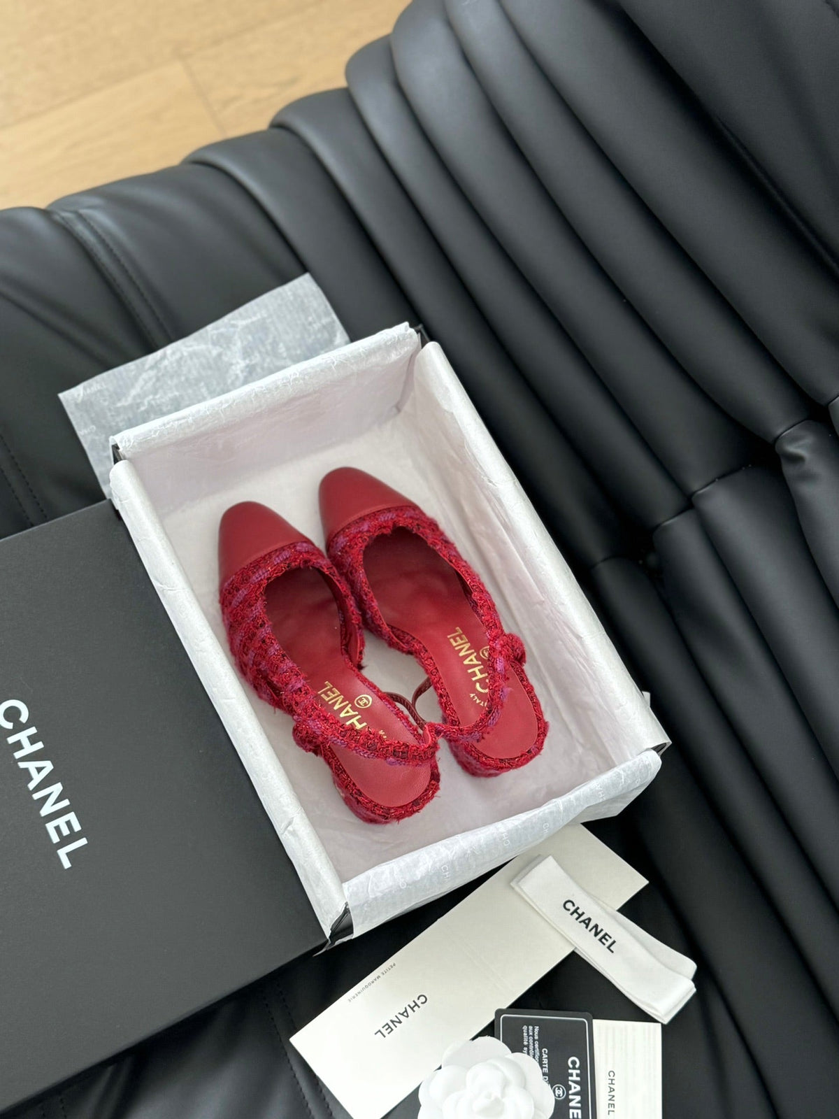 HIGH SLINGBACK IN RUBY RED TWEED AND LAMBSKIN