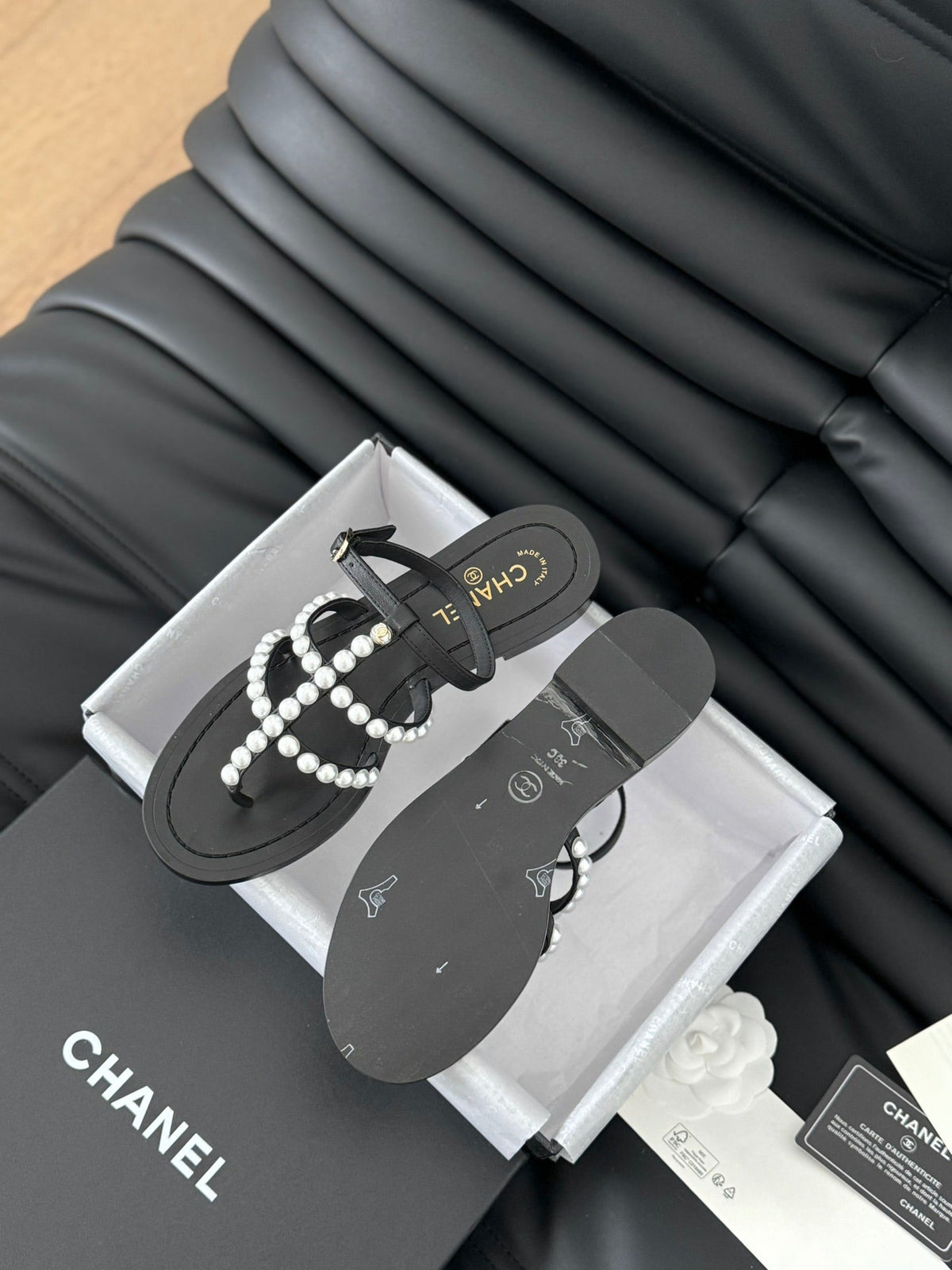 MULE SLIPPERS WITH PEARL CHAIN IN BLACK LAMBSKIN