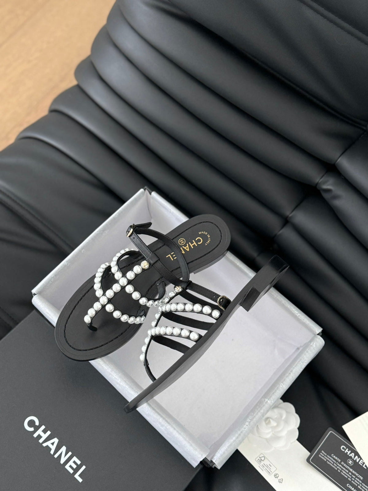 MULE SLIPPERS WITH PEARL CHAIN IN BLACK LAMBSKIN