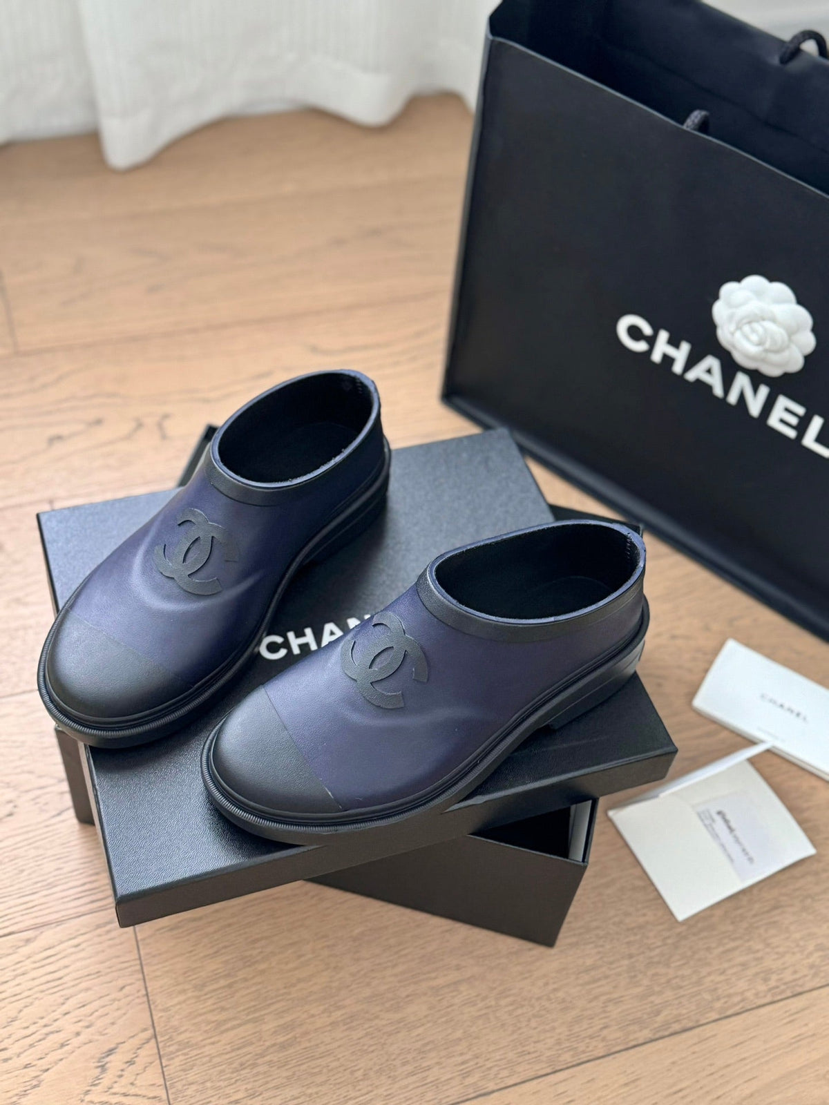 SHORT BOOTS IN MID-NIGHT BLUE RUBBER