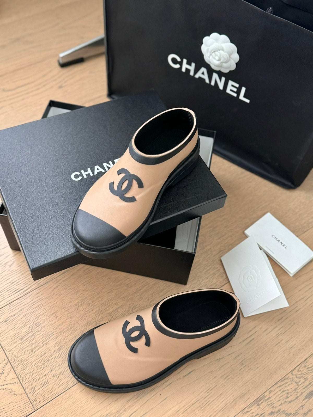 SHORT BOOTS IN BEIGE CREAM MIX BLACK RUBBER