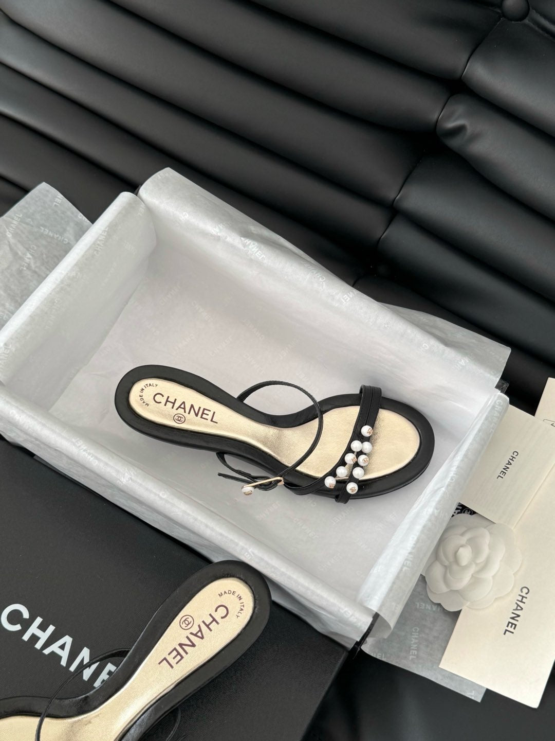 PEARL SANDAL IN BLACK AND GOLD LAMBSKIN 35 MM