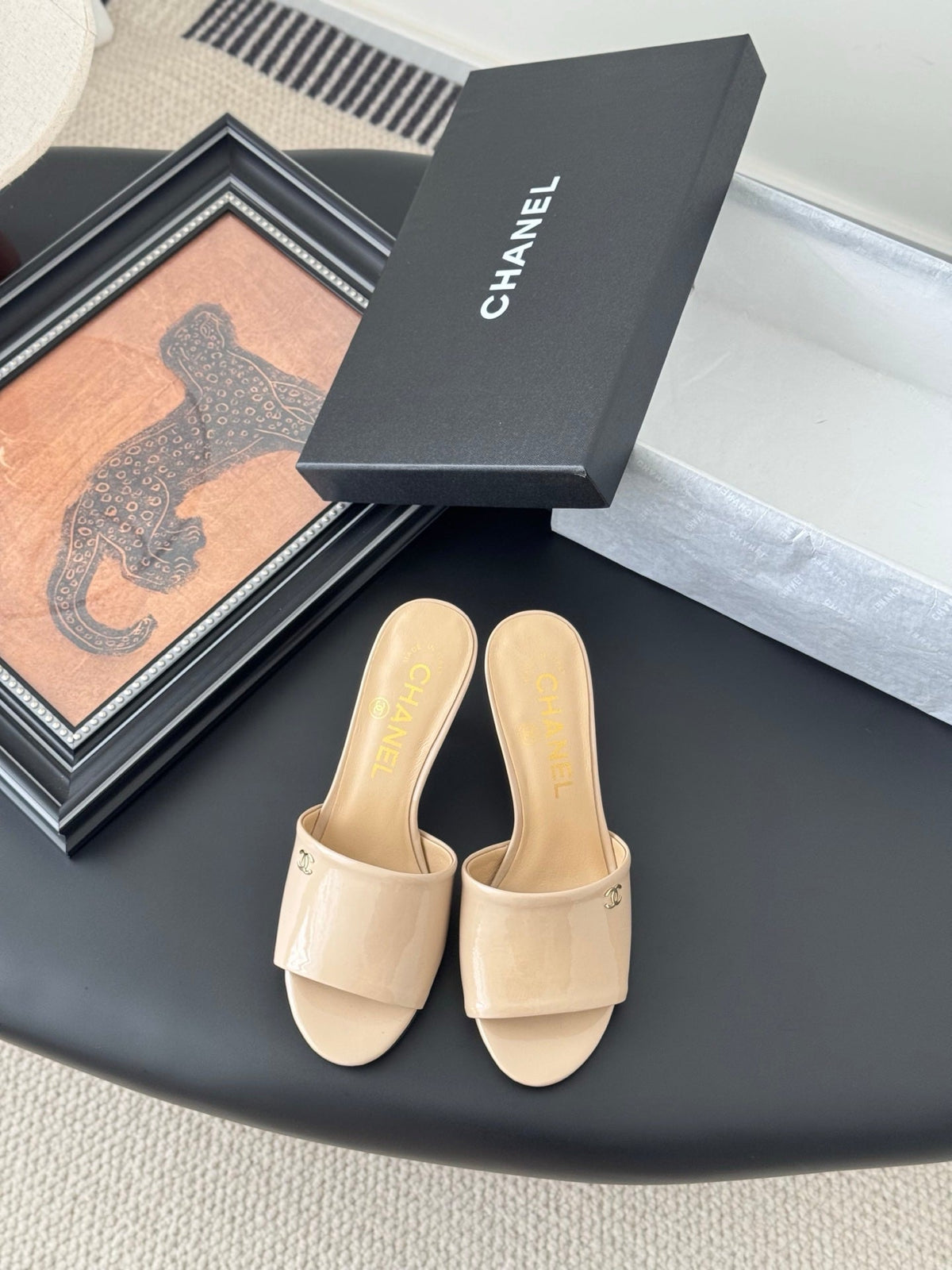 HIGH HEELS IN BEIGE GLOSSY LEATHER