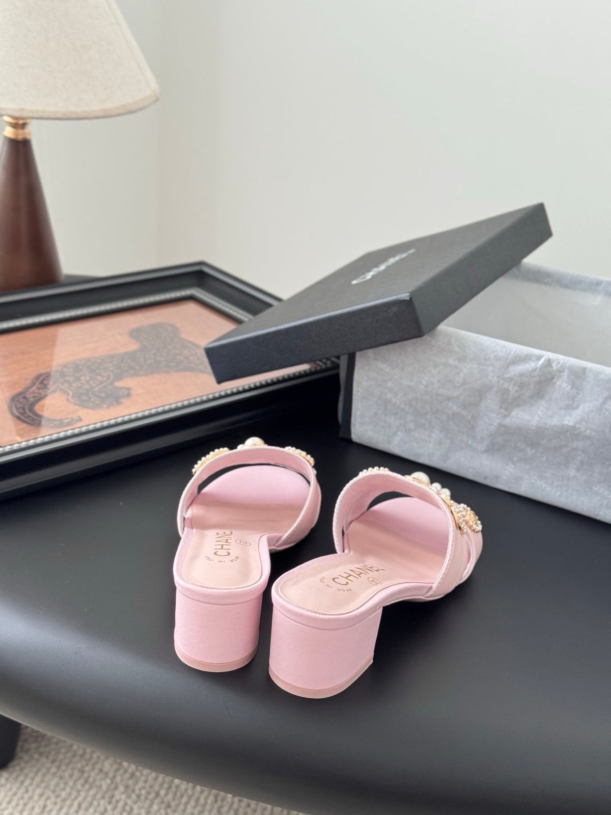 MULE SLIDE SANDALS IN PINK LAMBSKIN WITH LOGO STICKER DETAIL