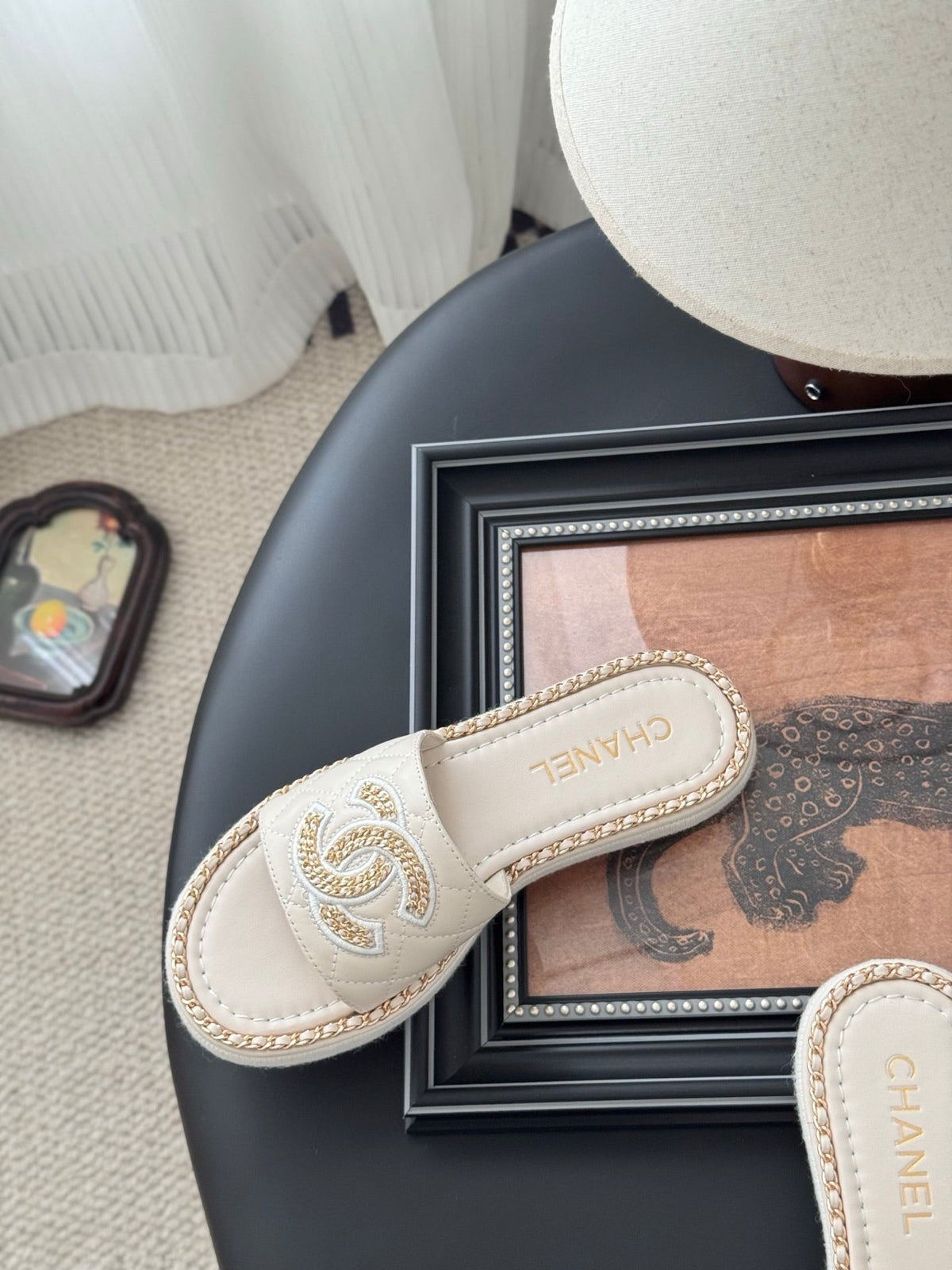 SLIPPER IN LIGHT BEIGE CALFSKIN MIX CHAIN BASE