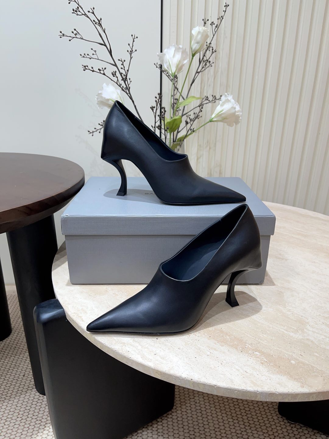 CURVED HEEL DEEP MOUTH PUMPS IN BLACK CALFSKIN