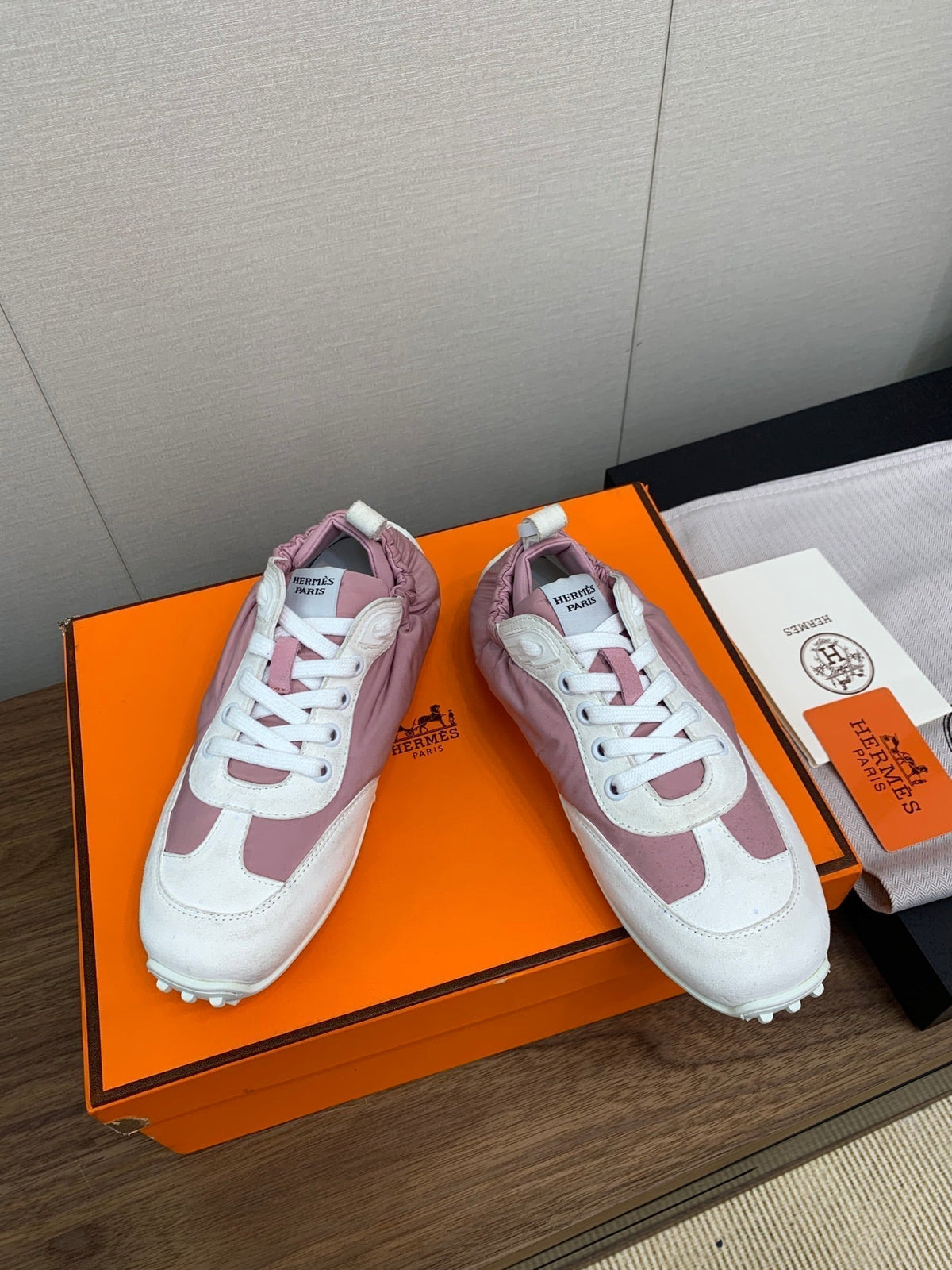 SKATEBOARD SHOES LIGHT GRAY MIX DARK PINK CALFSKIN