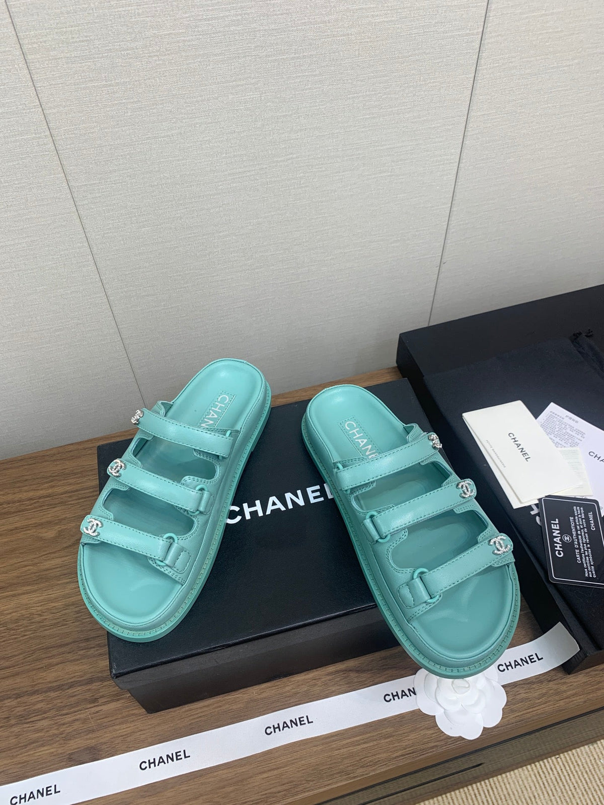 DAD SANDAL IN SKY BLUE LAMBSKIN MULE