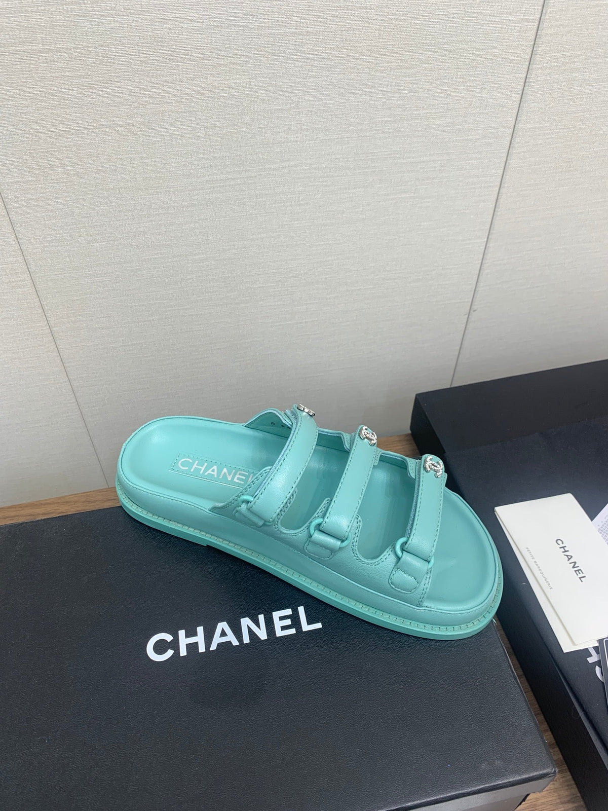 DAD SANDAL IN SKY BLUE LAMBSKIN MULE