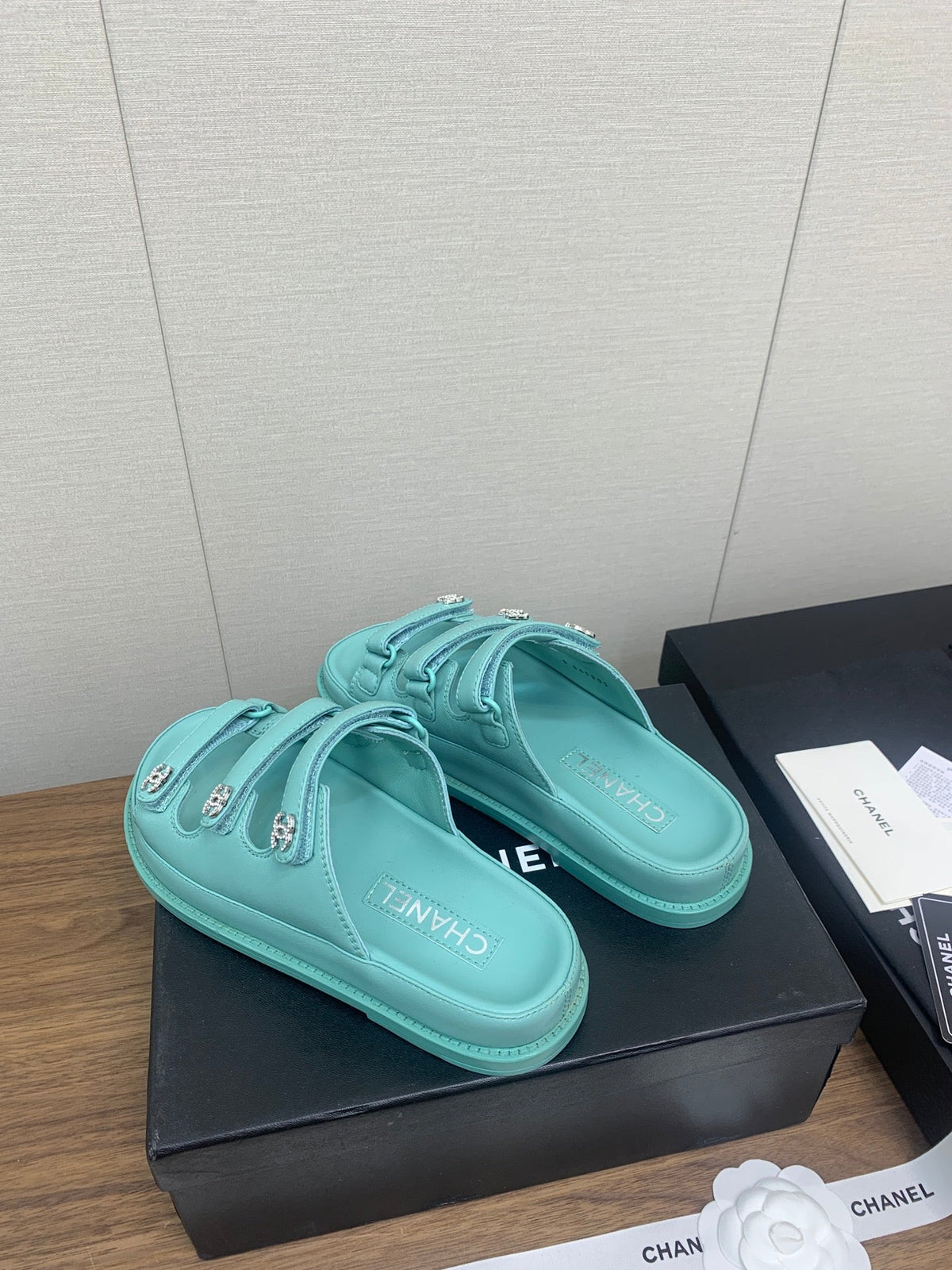 DAD SANDAL IN SKY BLUE LAMBSKIN MULE