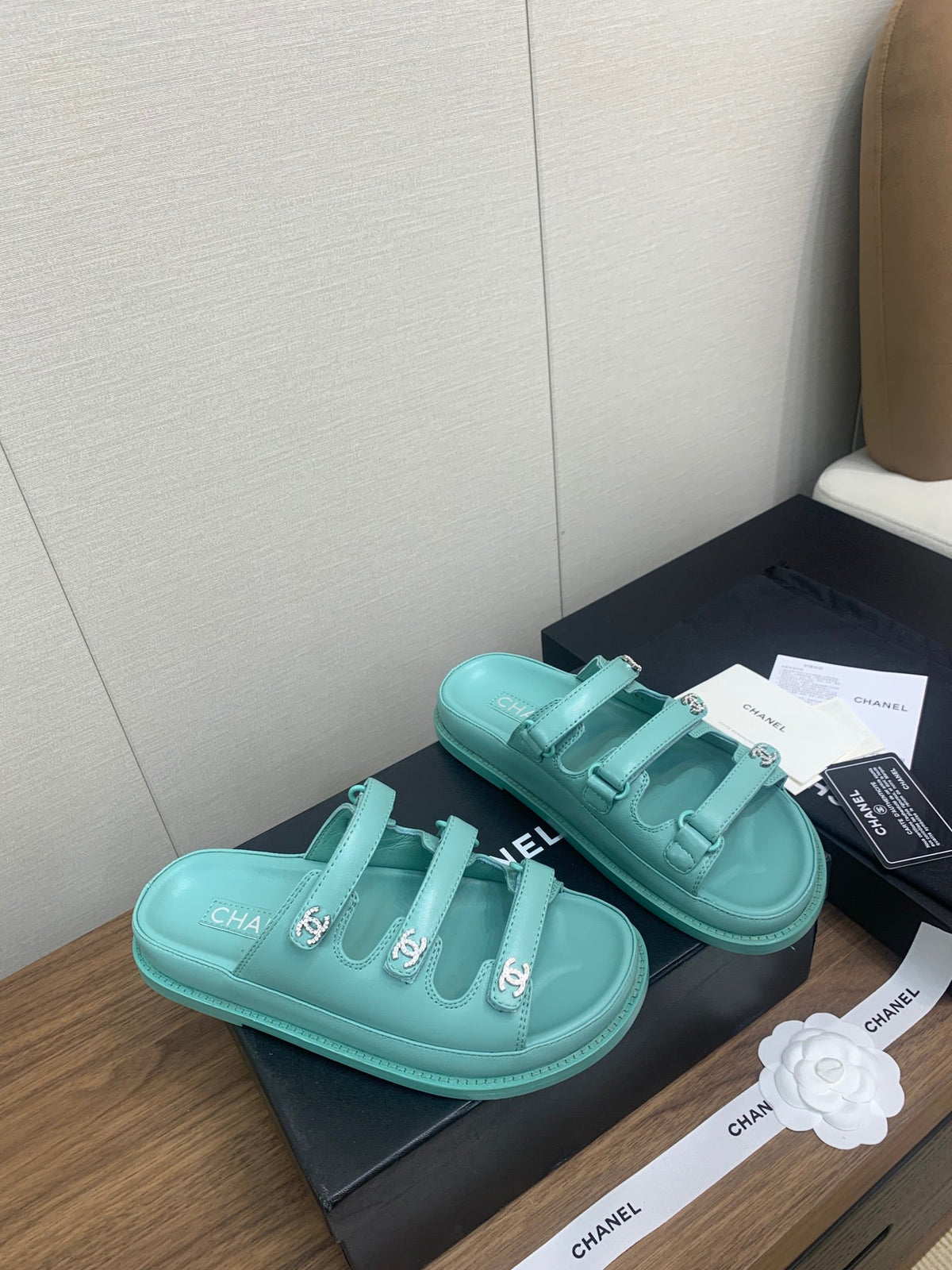 DAD SANDAL IN SKY BLUE LAMBSKIN MULE