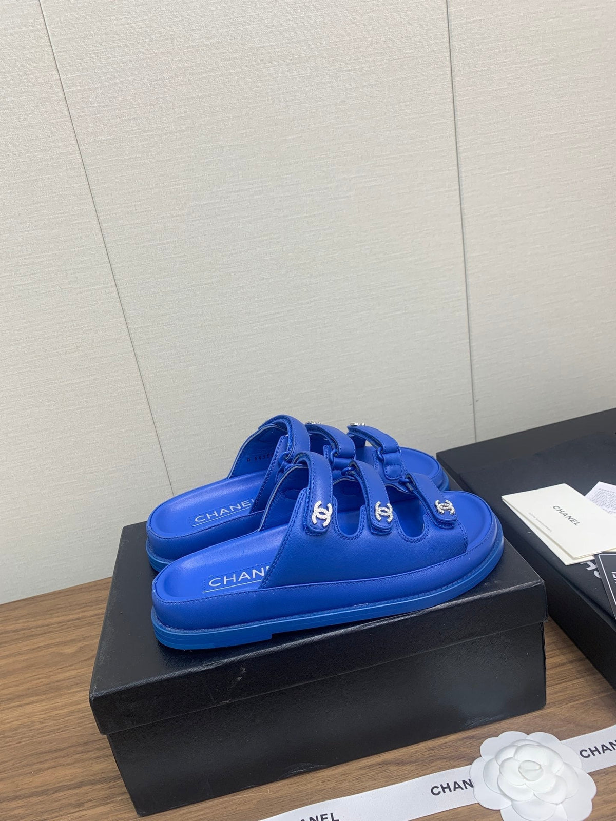DAD SANDAL IN COBALT BLUE LAMBSKIN MULE
