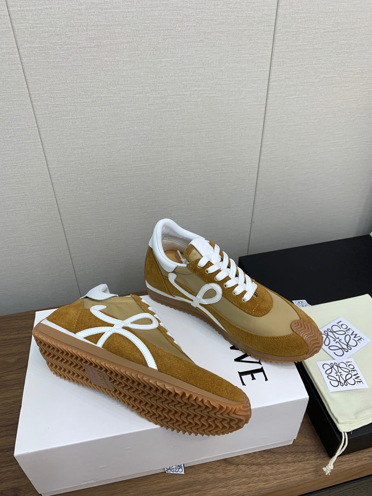 LW FLOW RUNNER SNEAKER GOLDENROD SUEDE