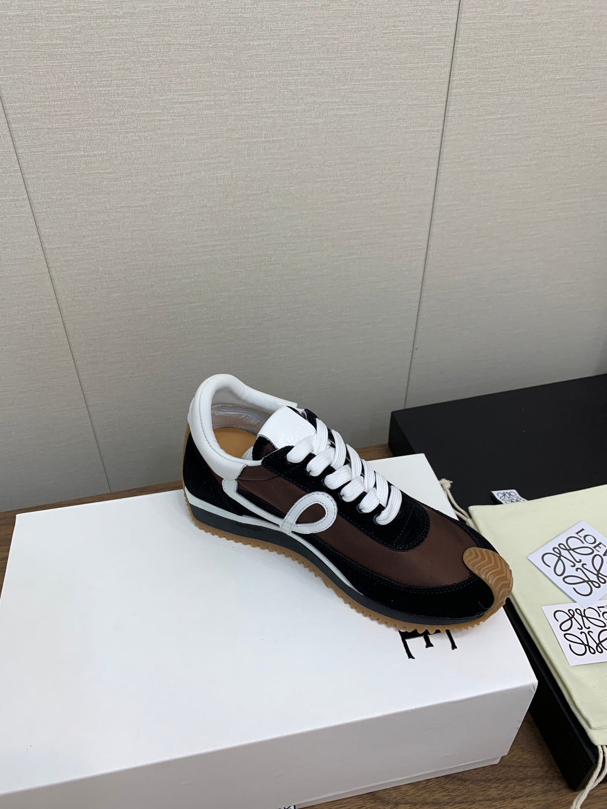 LW FLOW RUNNER SNEAKER BLACK-BROWN SUEDE