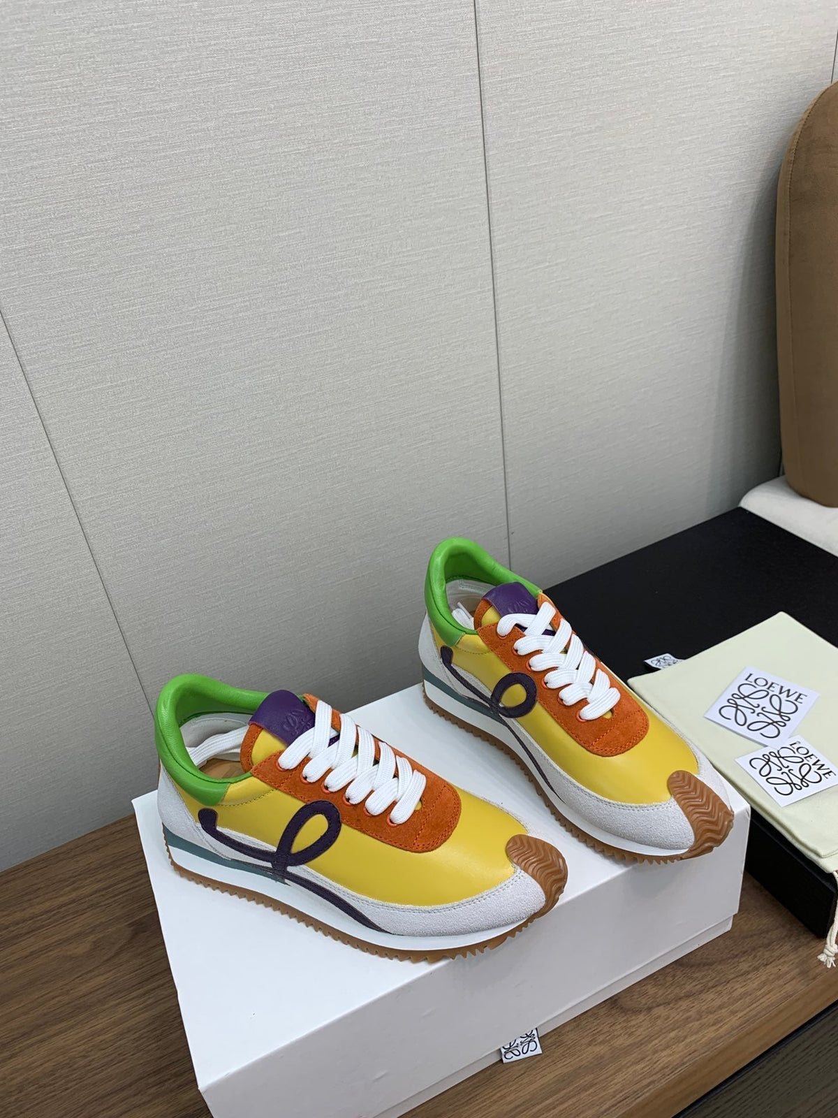 LW FLOW RUNNER SNEAKER LEMON-BRICK SUEDE