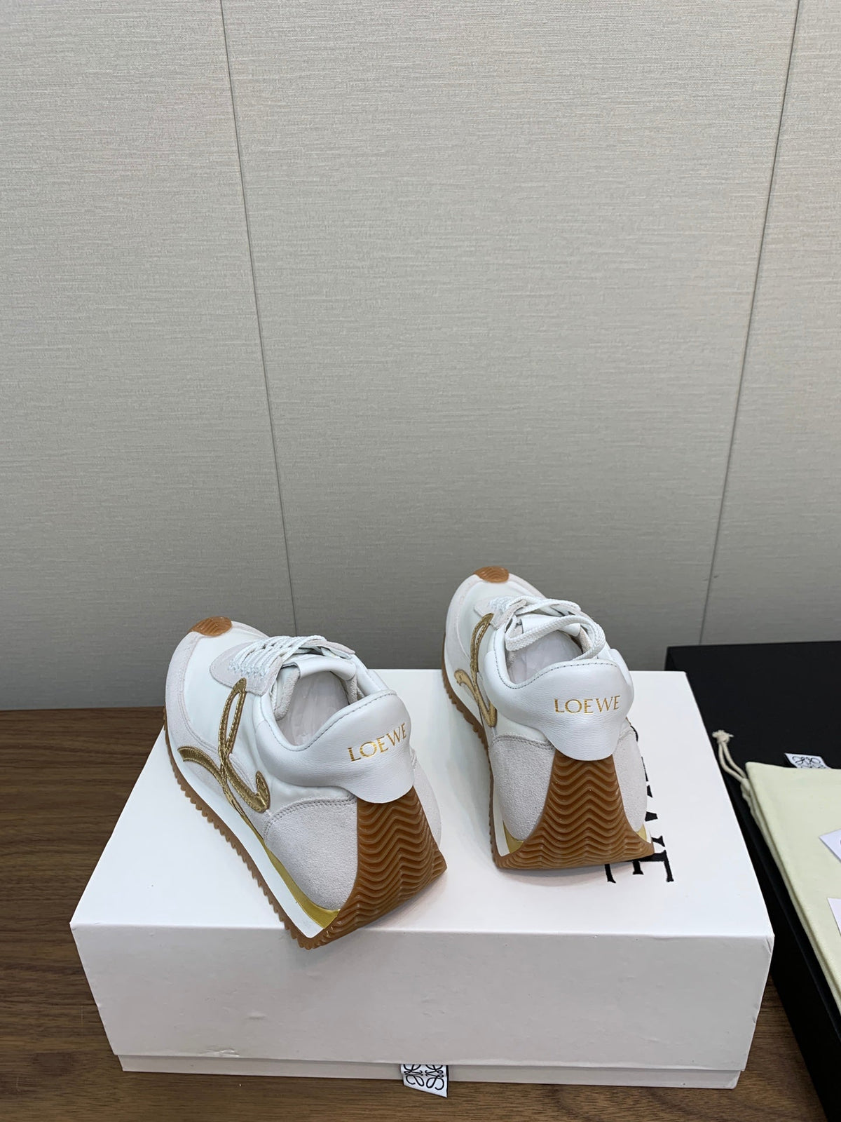 LW FLOW RUNNER SNEAKER WHITE-BROWN SUEDE