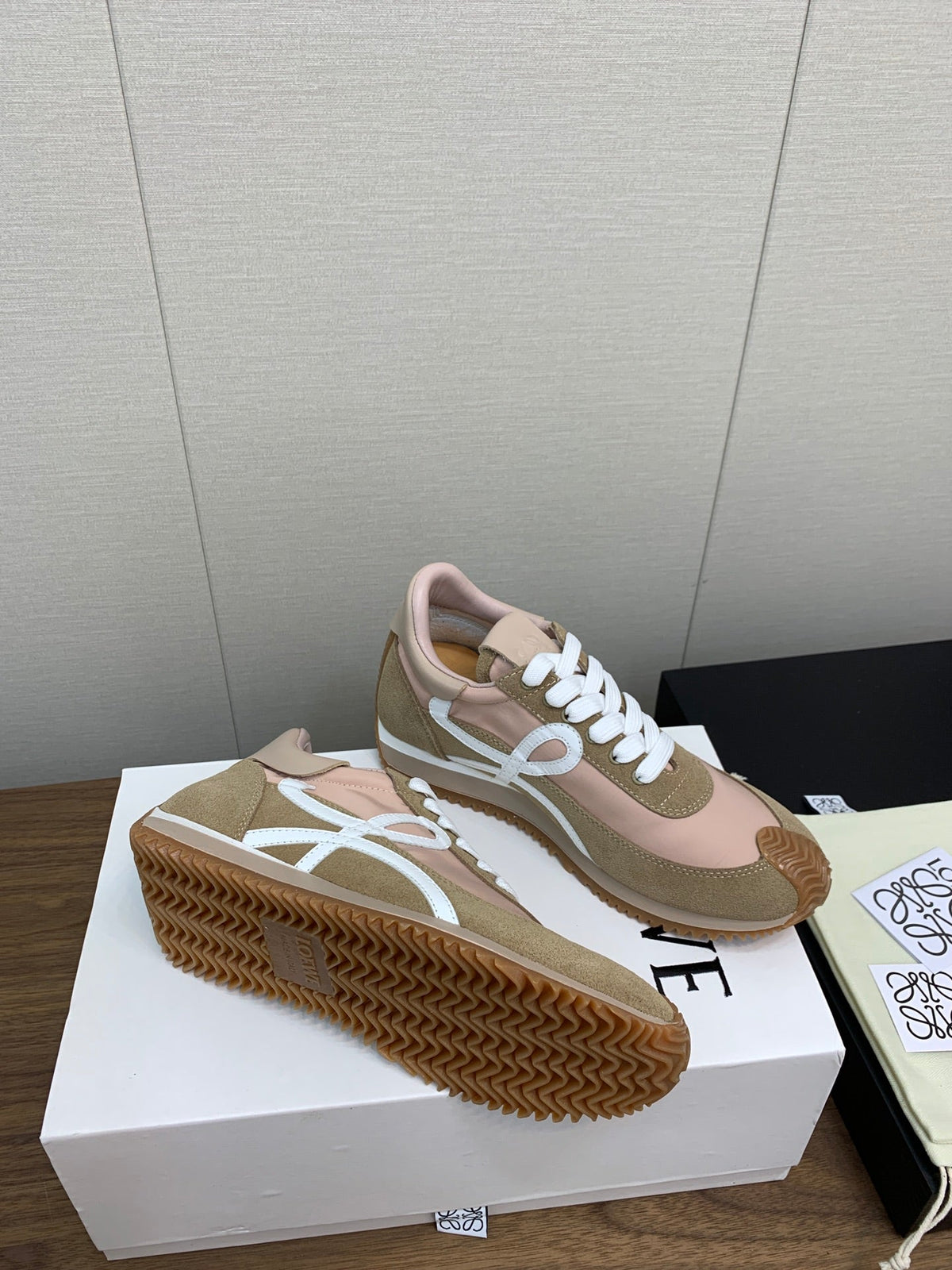 LW FLOW RUNNER SNEAKER PEANUT-PASTEL PINK SUEDE