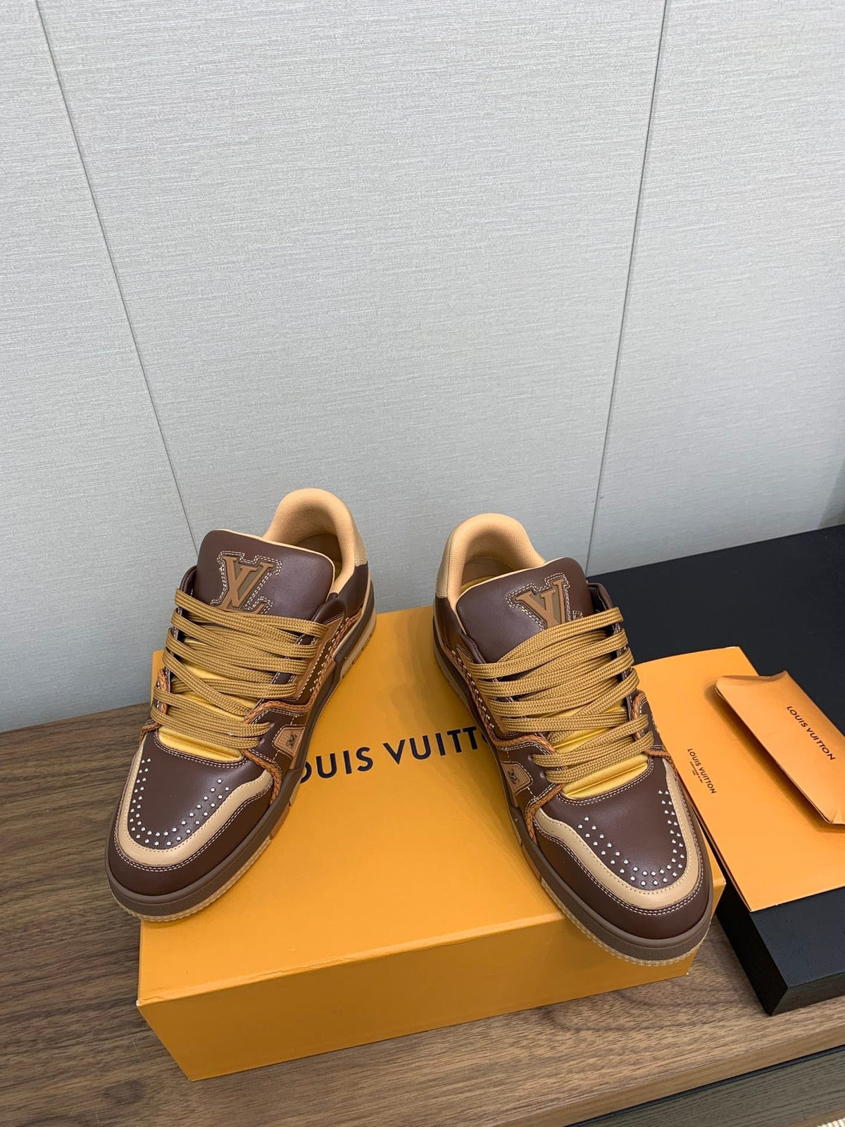 LV WOMEN'S TRAINER IN MARRON CALFSKIN