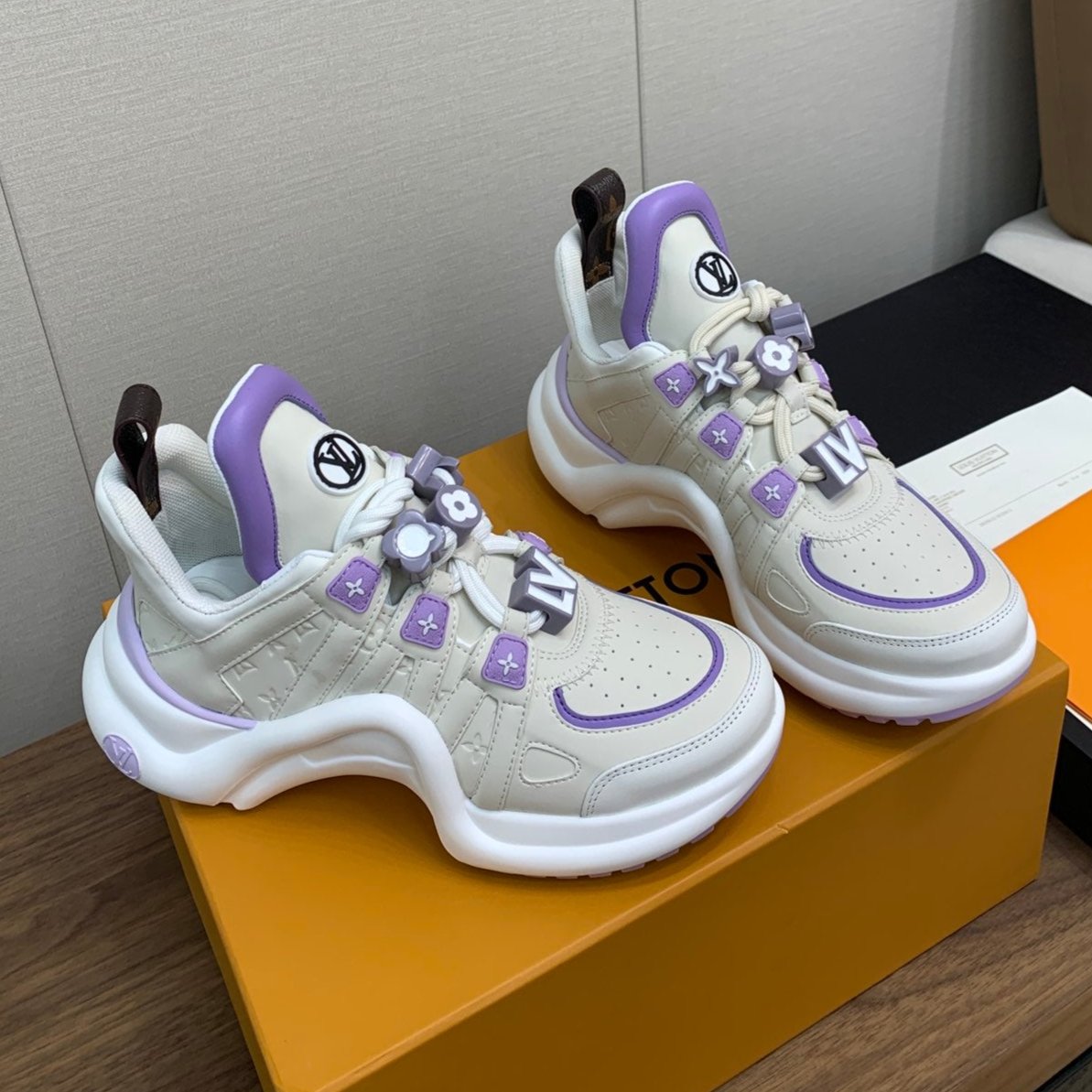LV ARCHLIGHT SNEAKER BEIGE MIX VIOLET CALFSKIN