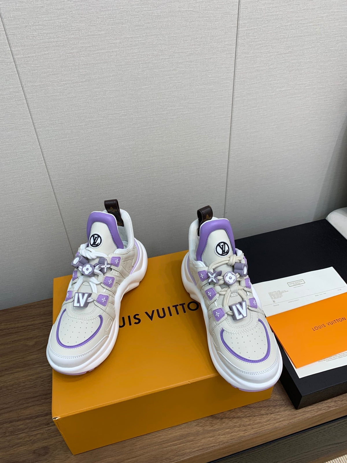 LV ARCHLIGHT SNEAKER BEIGE MIX VIOLET CALFSKIN