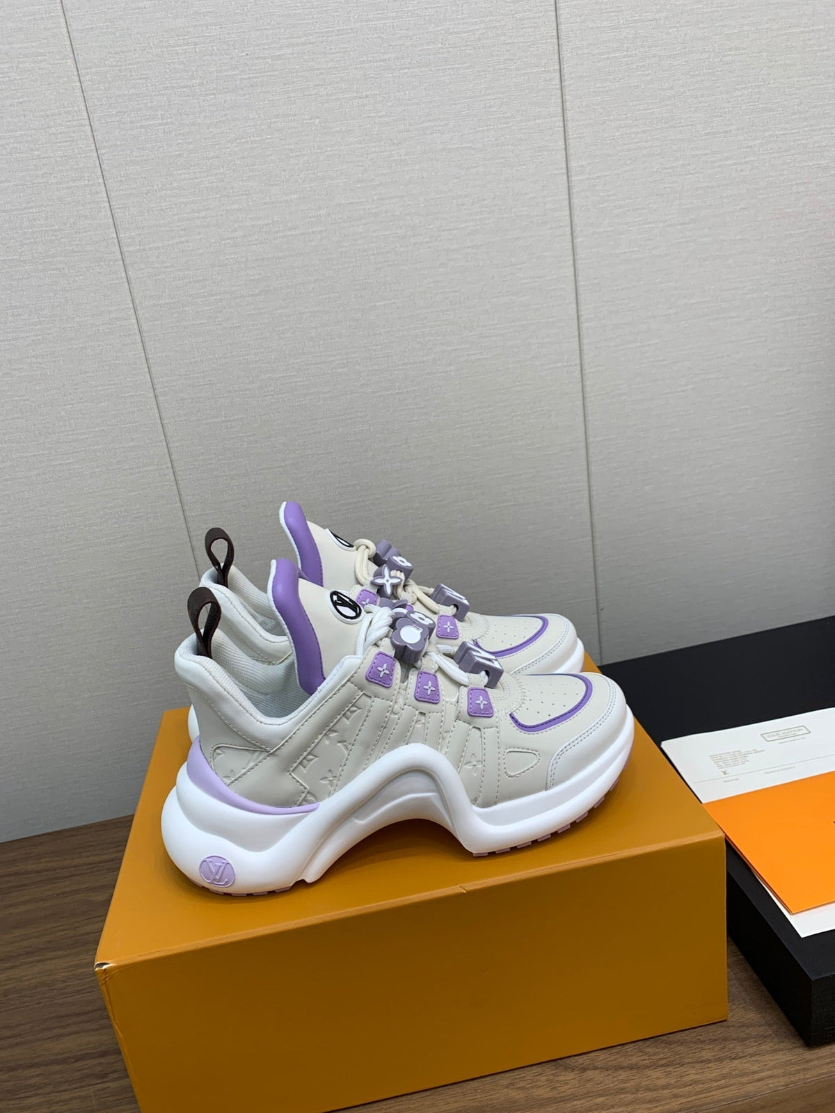 LV ARCHLIGHT SNEAKER BEIGE MIX VIOLET CALFSKIN